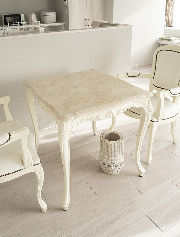 大理石テーブル✨猫脚、ロココ 風のエレガントなデザインテーブルです 